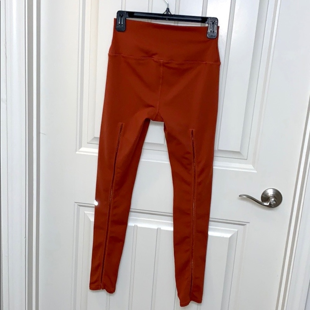 ALO Yoga High Waist Dash Legging - Picture 6 of 8